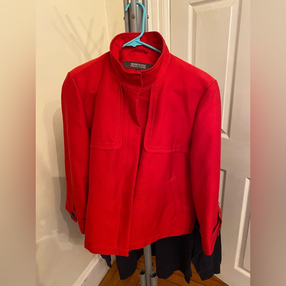 NWT KENNETH COLE REACTION

WOMENS JACKET SIZE LARGE (RUNS SMALL)!